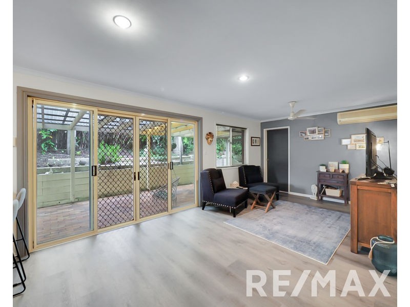 10 Phoenix Court, Eatons Hill QLD 4037