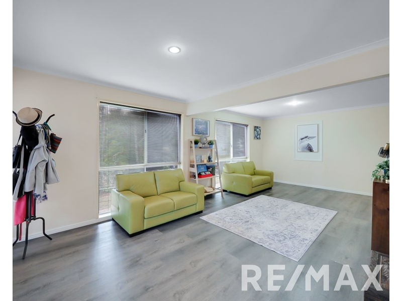 10 Phoenix Court, Eatons Hill QLD 4037