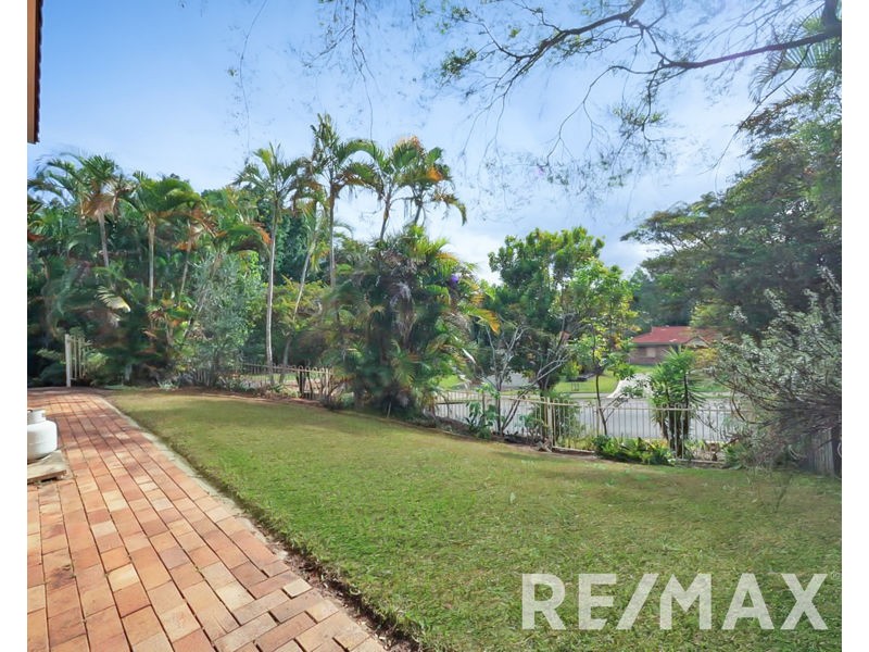 10 Phoenix Court, Eatons Hill QLD 4037