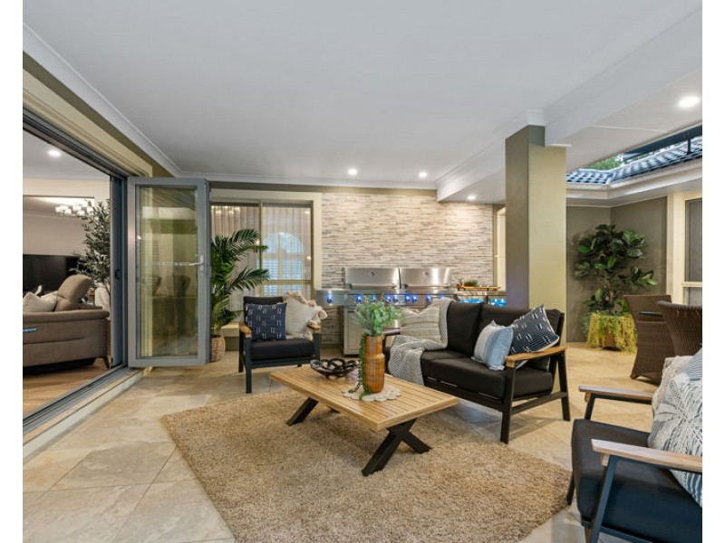 52 Snow Wood Drive, Eatons Hill QLD 4037