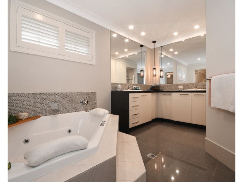 52 Snow Wood Drive, Eatons Hill QLD 4037