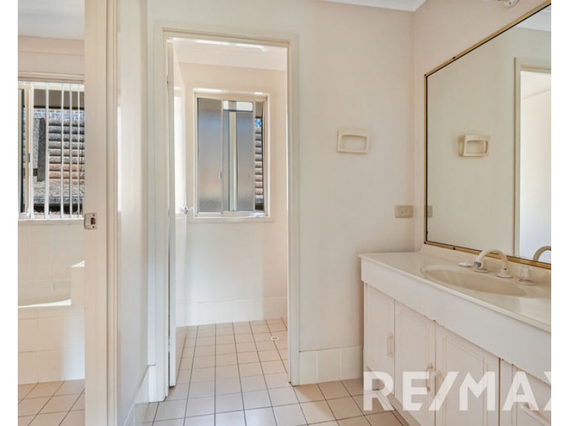 4 Apollo Court, Eatons Hill QLD 4037