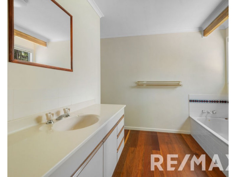 16 Kimberley Court, Eatons Hill QLD 4037