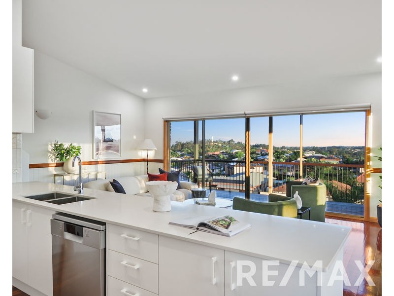 15 Emanual Court, Eatons Hill QLD 4037