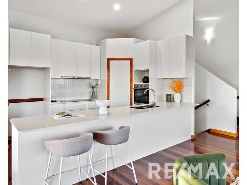 15 Emanual Court, Eatons Hill QLD 4037