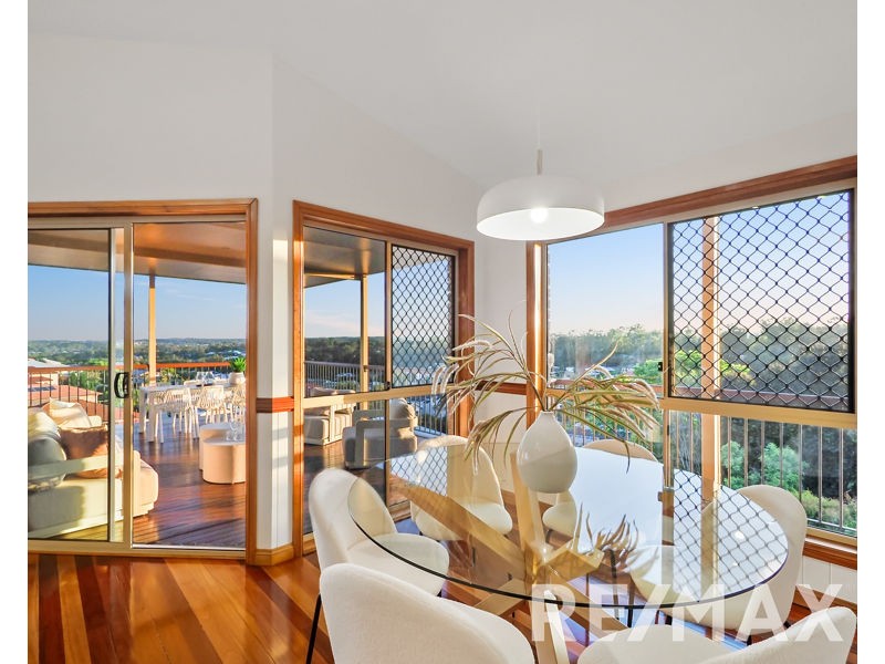 15 Emanual Court, Eatons Hill QLD 4037