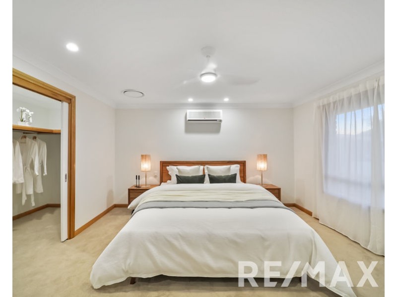 15 Emanual Court, Eatons Hill QLD 4037