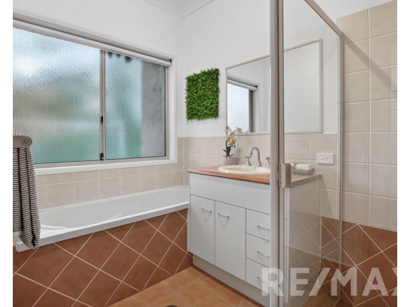 11 Fletchers Road, Eatons Hill QLD 4037
