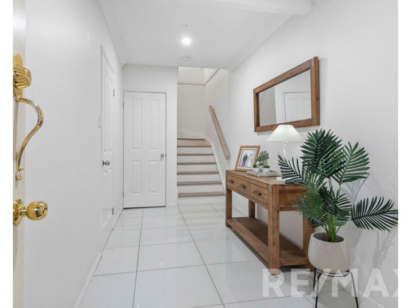 3 Tonnere Court, Eatons Hill QLD 4037