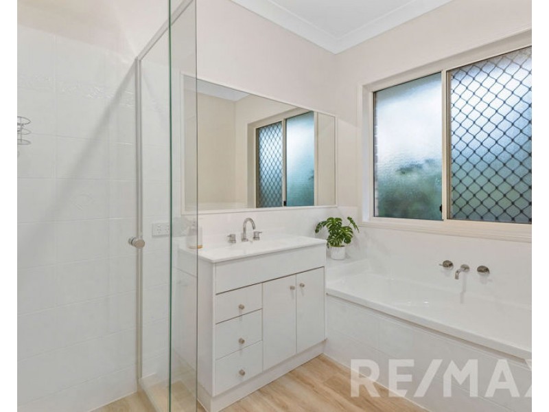 3 Tonnere Court, Eatons Hill QLD 4037