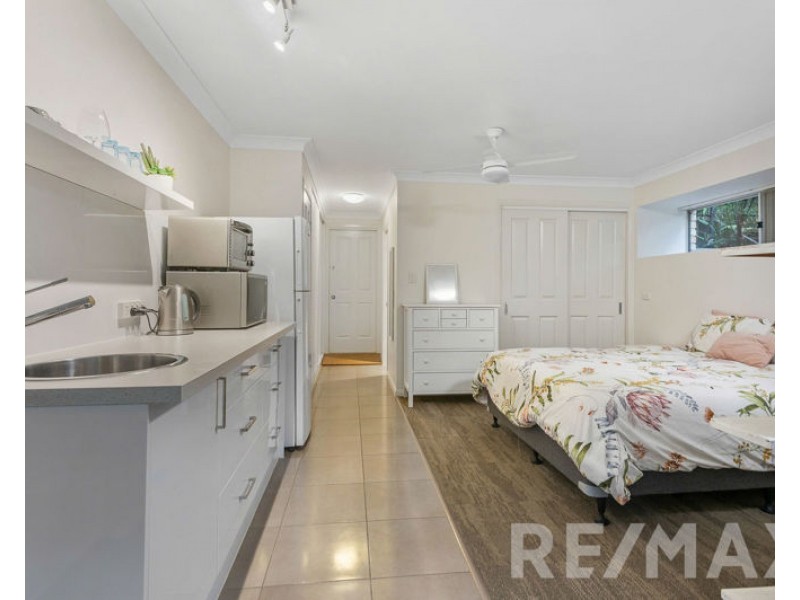 3 Tonnere Court, Eatons Hill QLD 4037