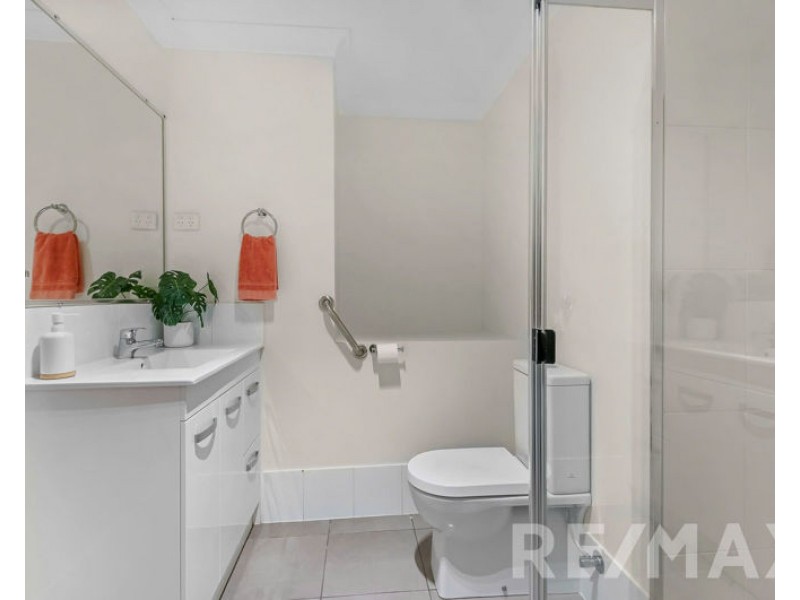 3 Tonnere Court, Eatons Hill QLD 4037