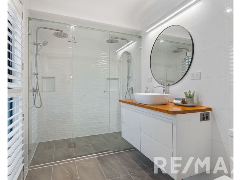 27 Brigadoon Crescent, Eatons Hill QLD 4037