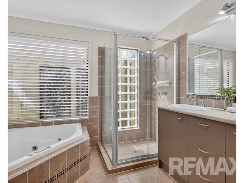 18 Alberic Court, Eatons Hill QLD 4037