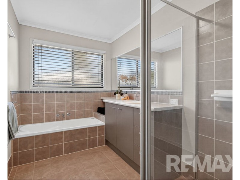 18 Alberic Court, Eatons Hill QLD 4037