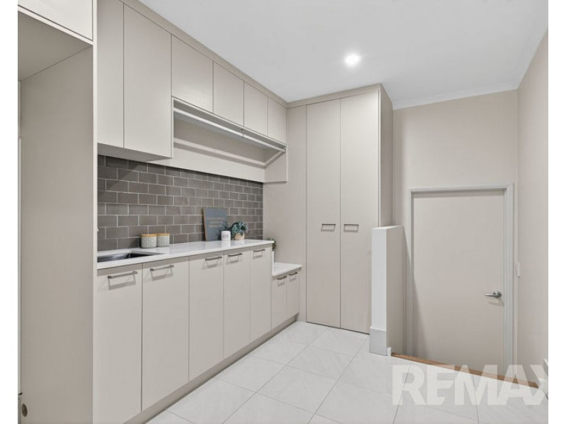 18 Alberic Court, Eatons Hill QLD 4037