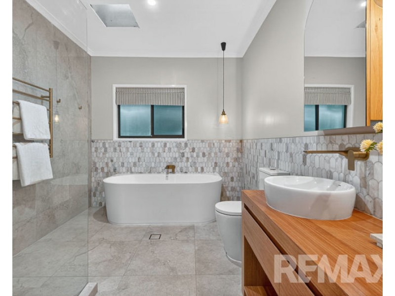 4 McCartney Court, Cashmere QLD 4500