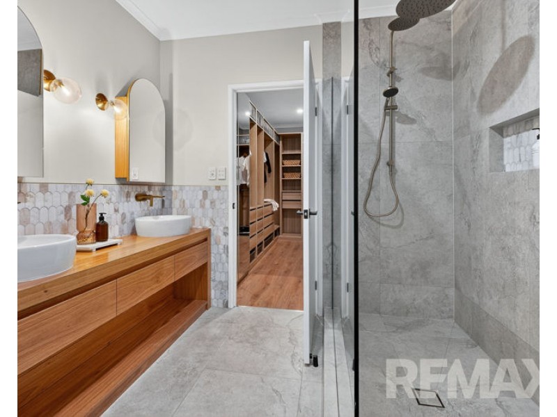 4 McCartney Court, Cashmere QLD 4500