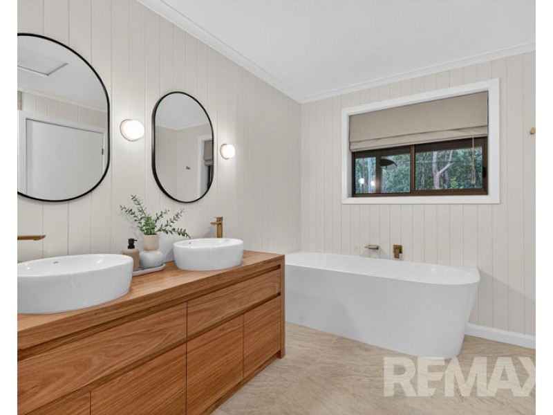 4 McCartney Court, Cashmere QLD 4500