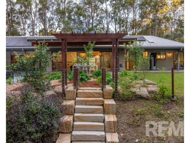 4 McCartney Court, Cashmere QLD 4500