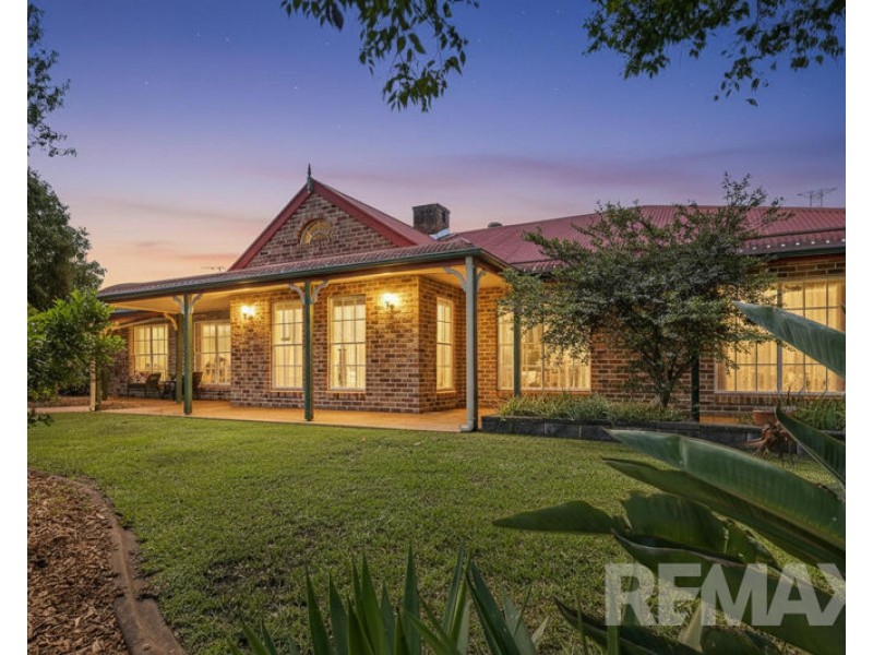 1 Listonia Drive, Albany Creek QLD 4035