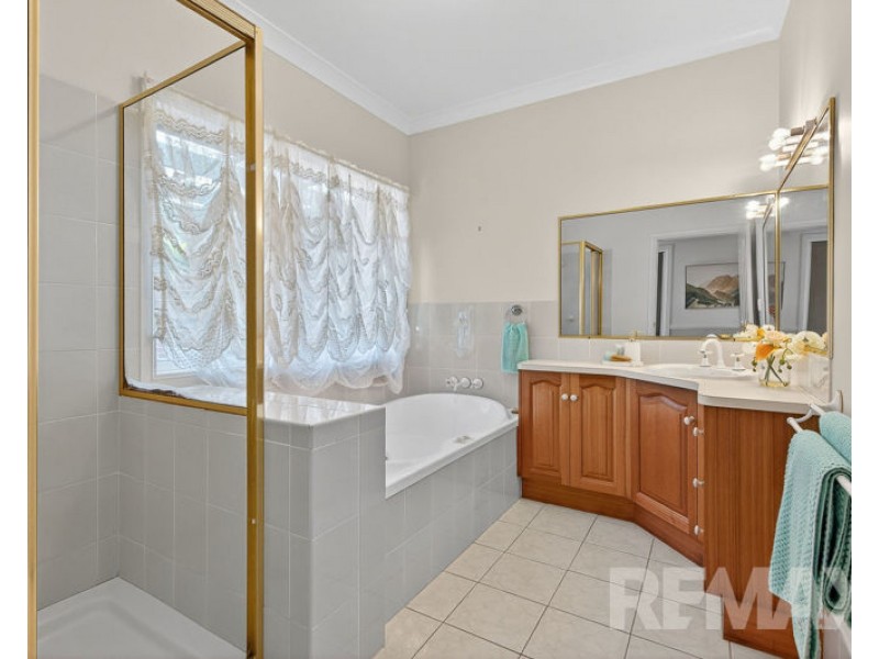 1 Listonia Drive, Albany Creek QLD 4035