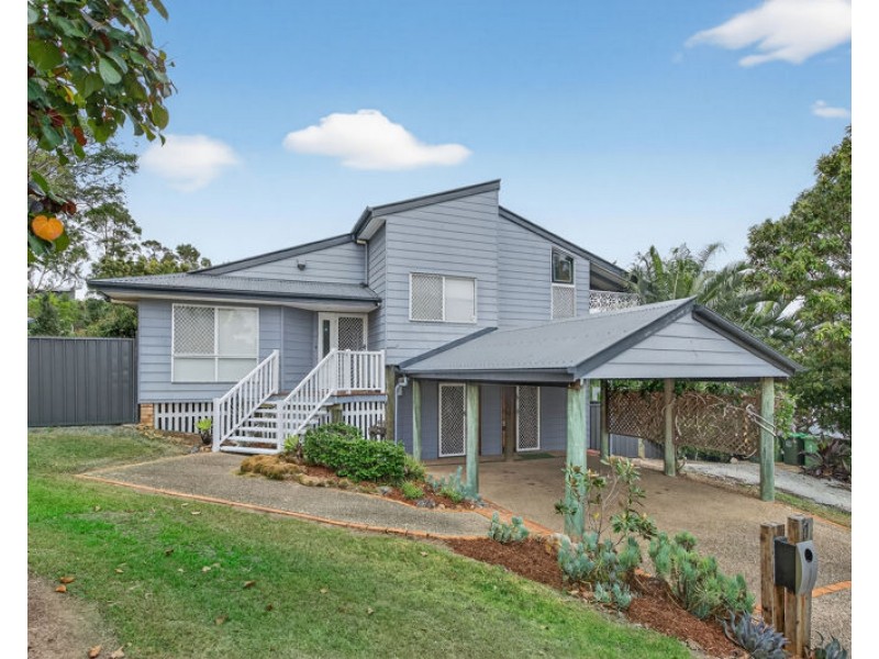 1 Marina Court, Eatons Hill QLD 4037