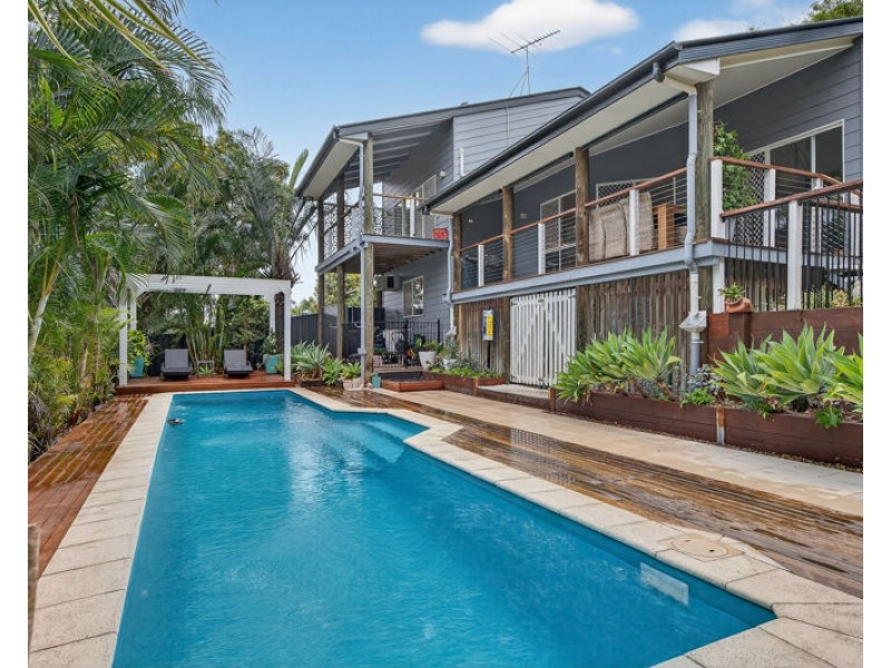 1 Marina Court, Eatons Hill QLD 4037