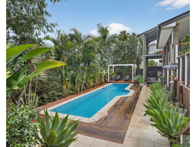 1 Marina Court, Eatons Hill QLD 4037
