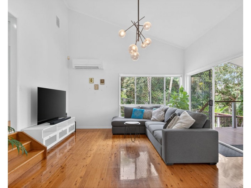 1 Marina Court, Eatons Hill QLD 4037