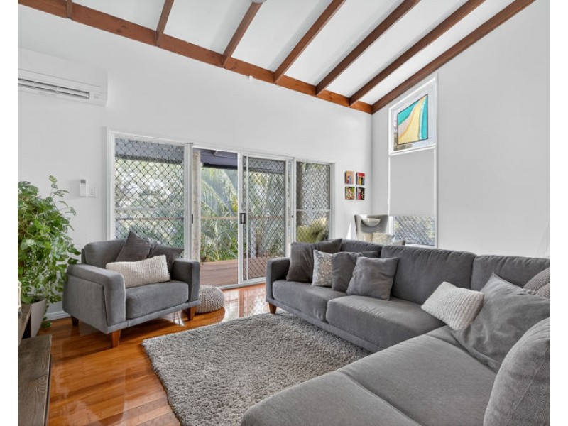 1 Marina Court, Eatons Hill QLD 4037