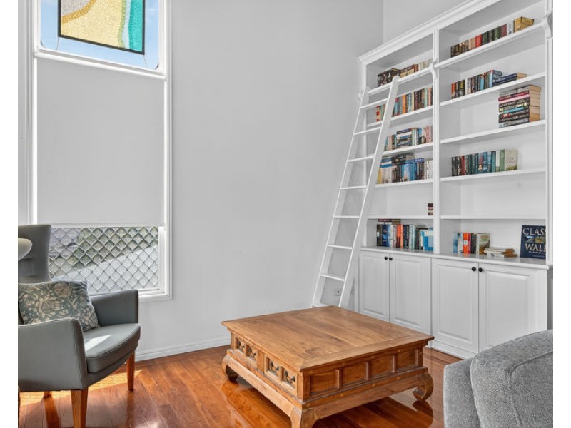 1 Marina Court, Eatons Hill QLD 4037