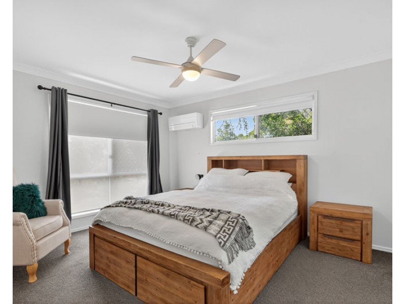 1 Marina Court, Eatons Hill QLD 4037