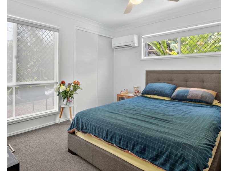 1 Marina Court, Eatons Hill QLD 4037