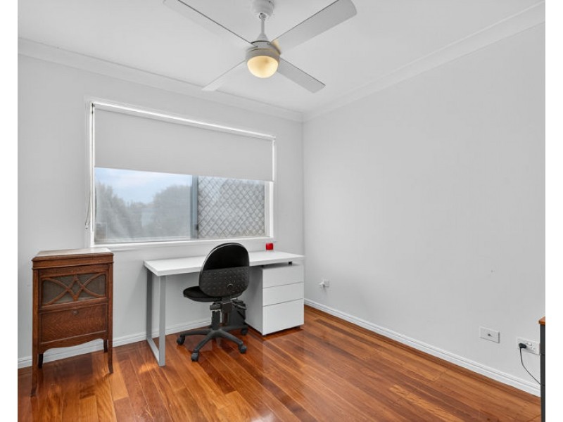 1 Marina Court, Eatons Hill QLD 4037
