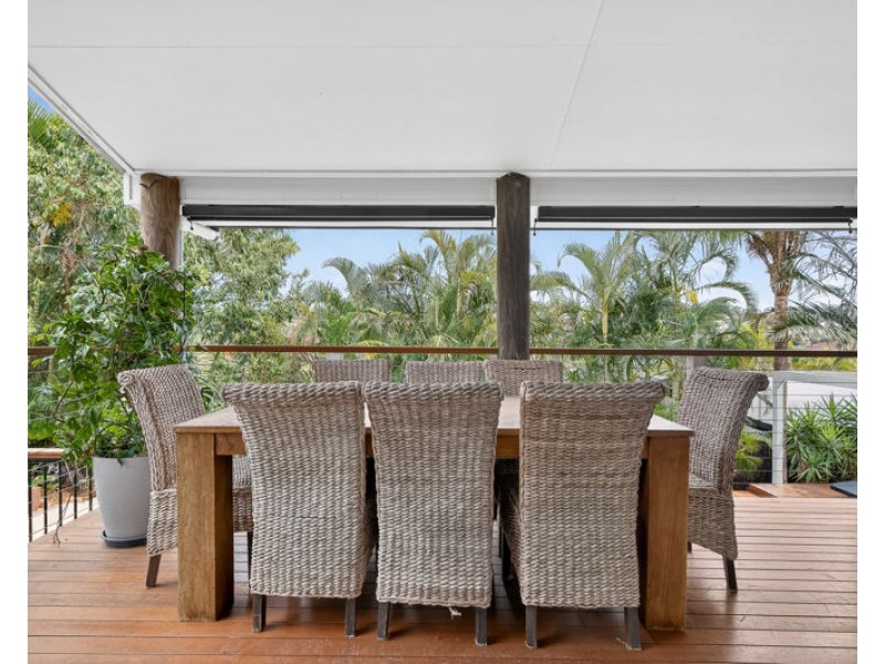 1 Marina Court, Eatons Hill QLD 4037