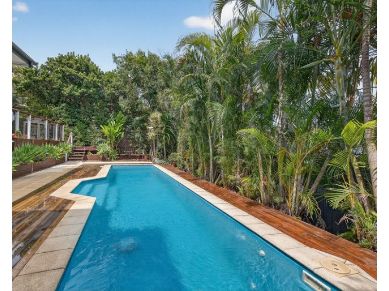 1 Marina Court, Eatons Hill QLD 4037