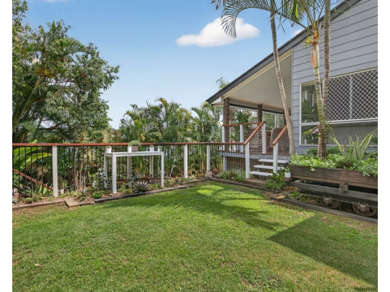 1 Marina Court, Eatons Hill QLD 4037