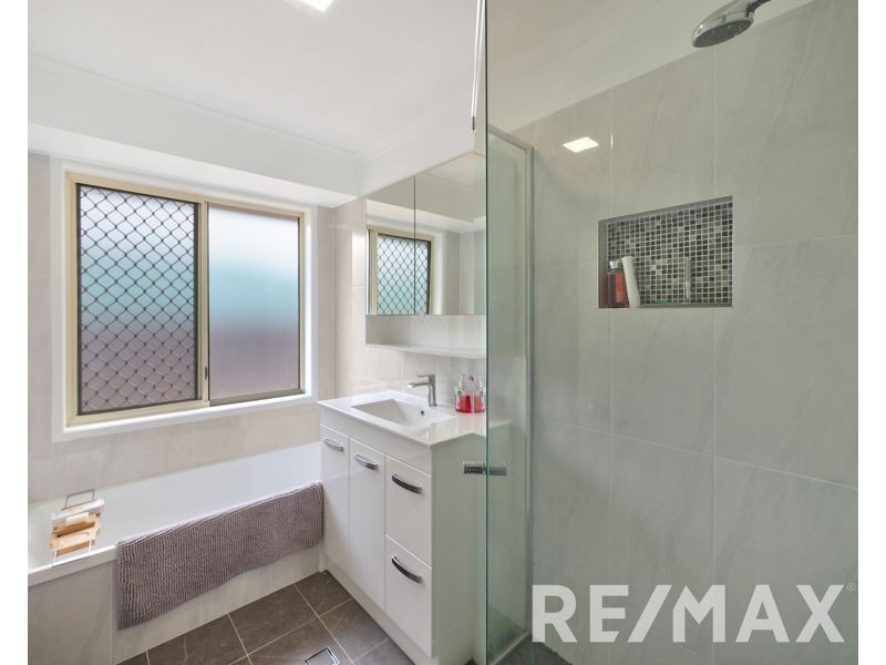 7 Cedar Close, Albany Creek QLD 4035