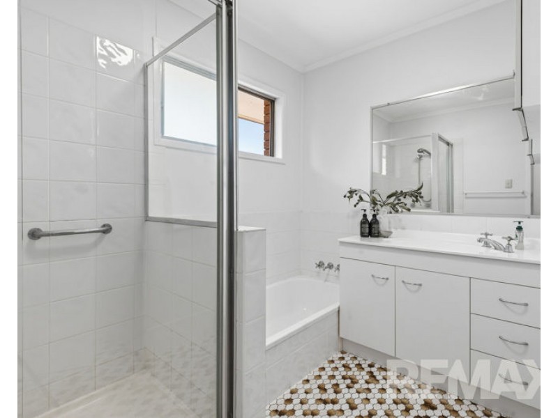 4 Eurobin Crescent, Ferny Hills QLD 4055