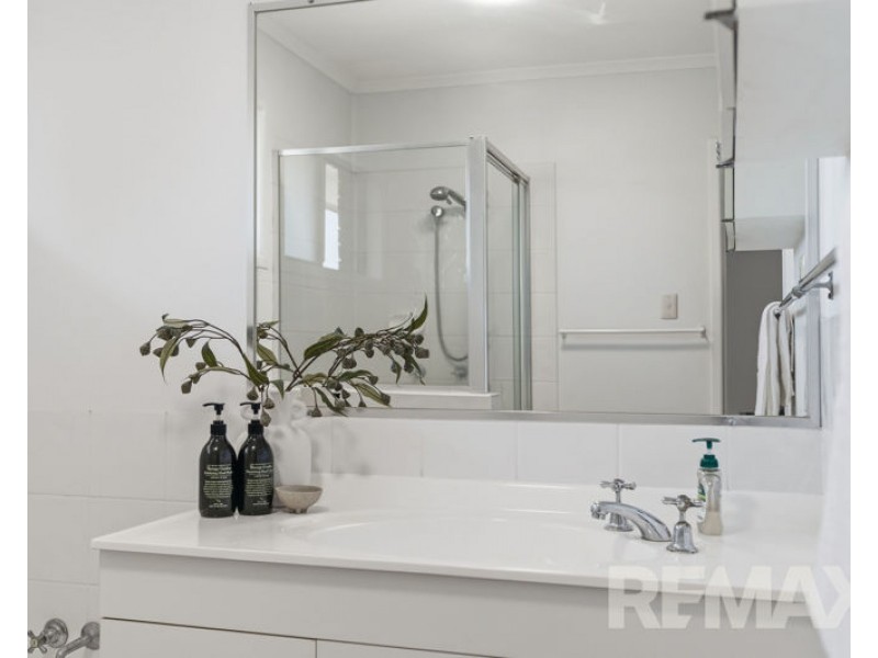 4 Eurobin Crescent, Ferny Hills QLD 4055