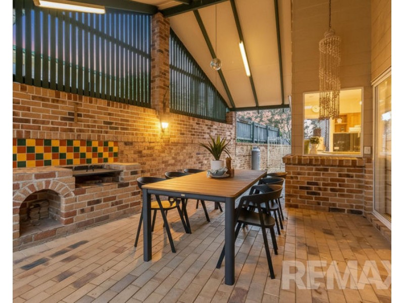 1 Listonia Drive, Albany Creek QLD 4035