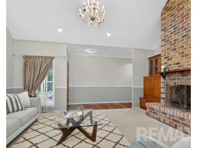 1 Listonia Drive, Albany Creek QLD 4035