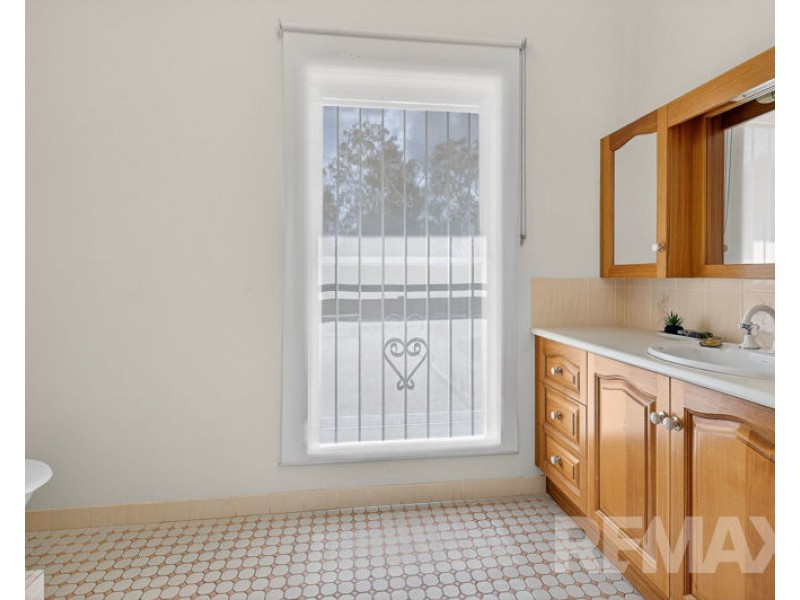 1 Listonia Drive, Albany Creek QLD 4035