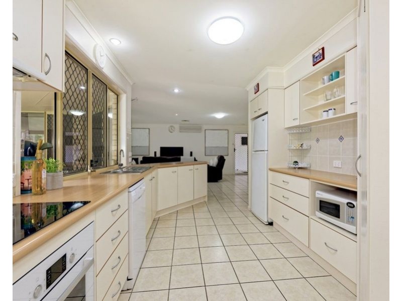 142 Saraband Drive, Eatons Hill QLD 4037