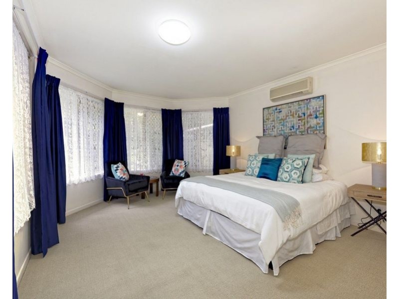 142 Saraband Drive, Eatons Hill QLD 4037