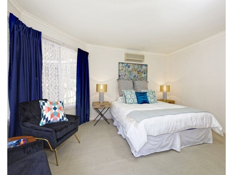 142 Saraband Drive, Eatons Hill QLD 4037