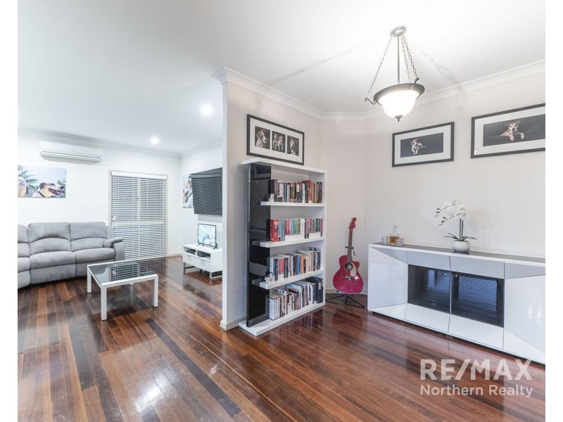 156 Bangalow st, Bridgeman Downs QLD 4035