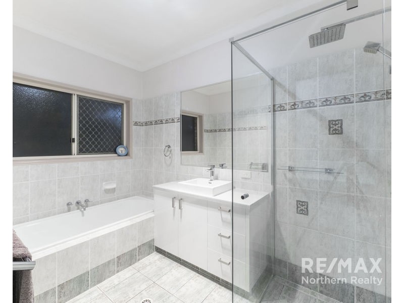 156 Bangalow st, Bridgeman Downs QLD 4035