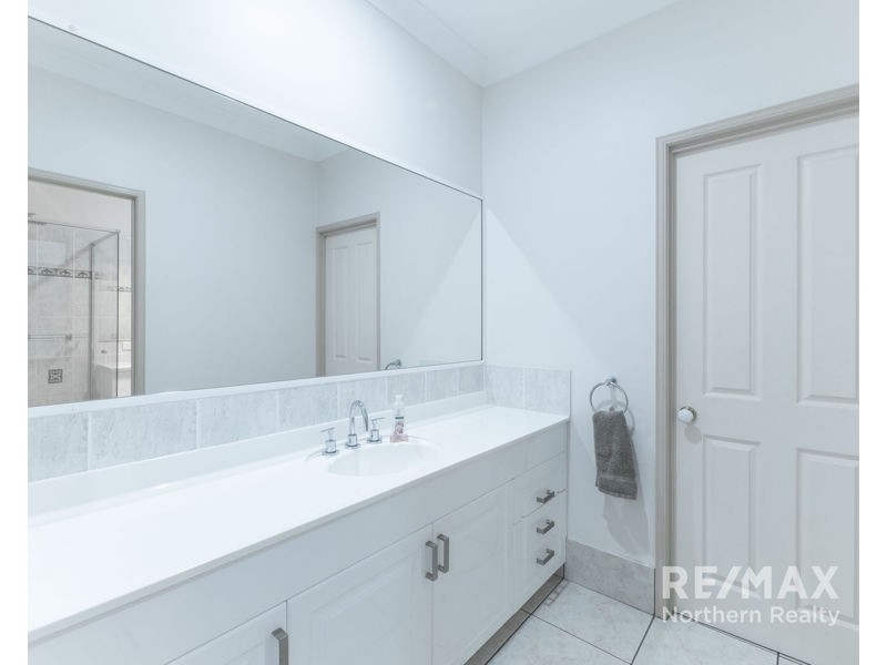 156 Bangalow st, Bridgeman Downs QLD 4035